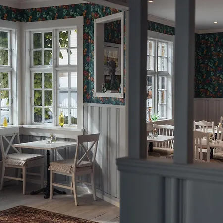 Fjord Hotel 3*